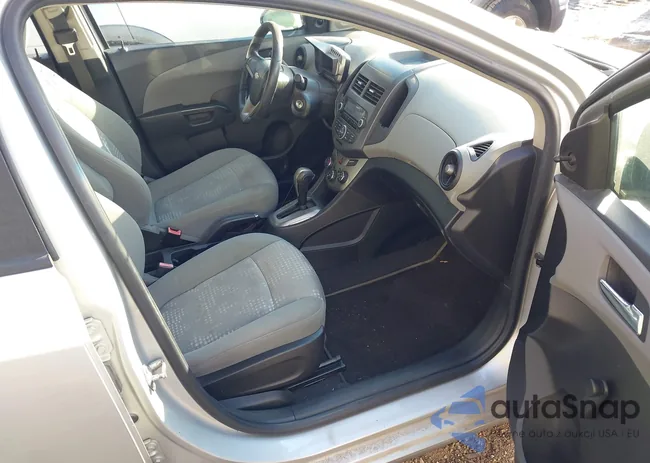 1G1JA5SH6C4226972: 44324729