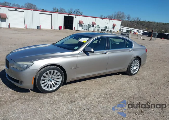 WBAKB8C52CC964494: 44324741