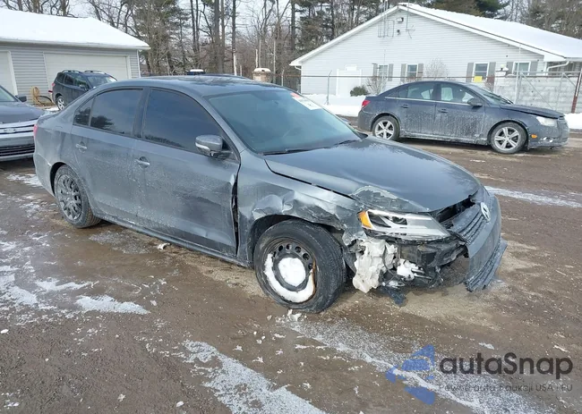 3VWD17AJ2EM284778: 44324895