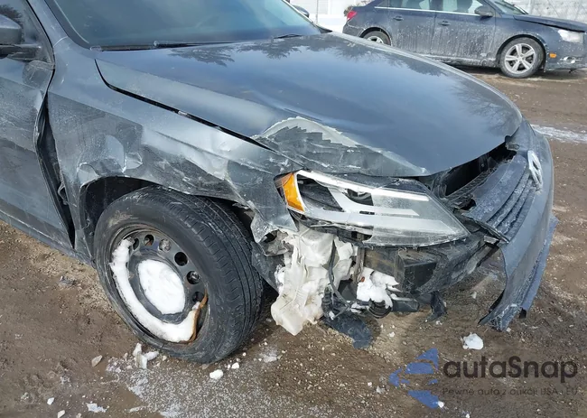 3VWD17AJ2EM284778: 44324895