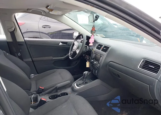 3VW2K7AJ4BM390844: 44324937