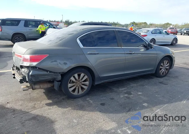 1HGCP2F74CA068388: 44325658