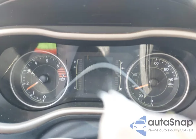 1C4PJLAB6HW650487: 44325771