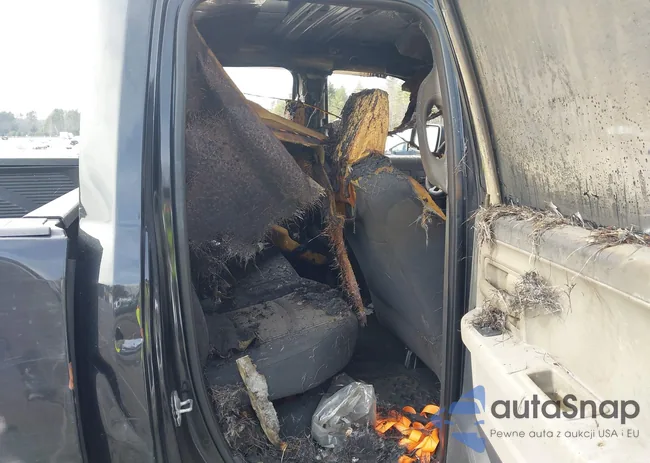 1D3HV18T89S755737: 44327096