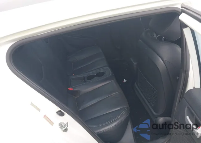 KMHTC6AE3DU116059: 44327192