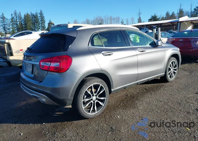 WDCTG4GB5HJ301743: 44327482