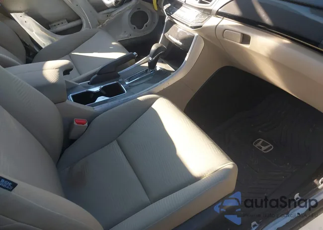 1HGCR2F32HA296436: 44328068