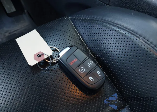 1C4RJFLG8JC215710: 44328252