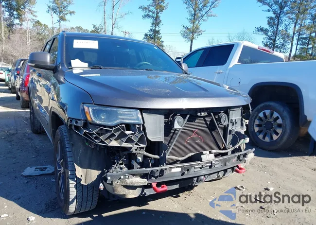 1C4RJFLG8JC215710: 44328252