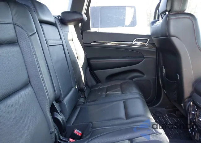 1C4RJFLG8JC215710: 44328252