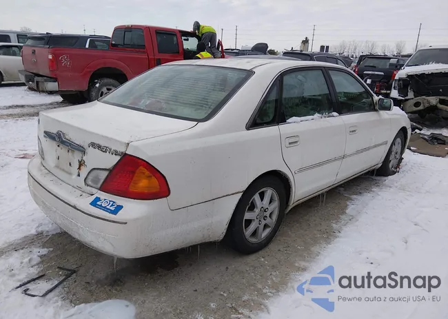 4T1BF28B2YU015785: 44327795