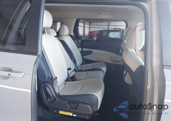 KNDNC5KA6S6033942: 44329352