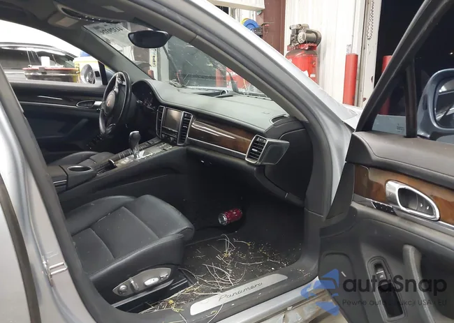 WP0AA2A7XEL015555: 44329379