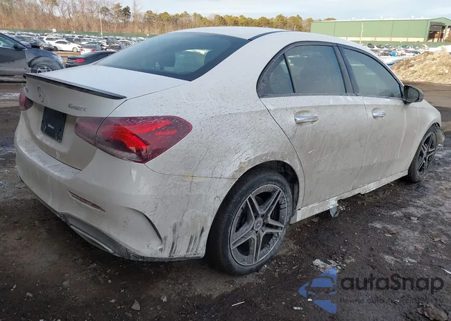 W1K3G4FBXNJ341597: 44328894