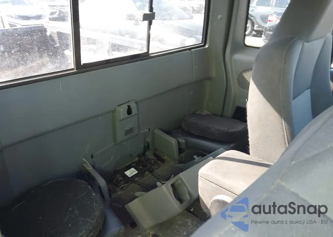 1FTYR44U54PA43971: 44330040