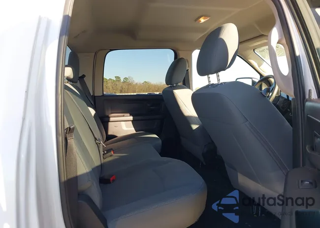 3C6UR5HJ3HG571305: 44329700