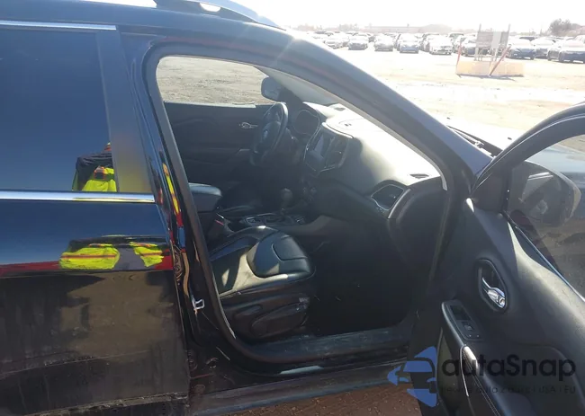 1C4PJLLB5LD555842: 44329902