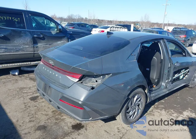 KMHLM4DG0RU712106: 44329915