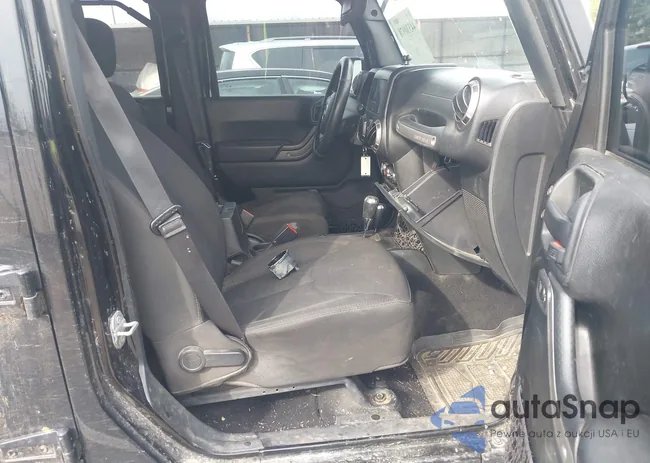 1C4BJWDG8JL814753: 44330978