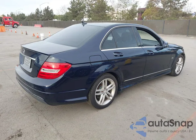 WDDGF4HB7CR217805: 44331558