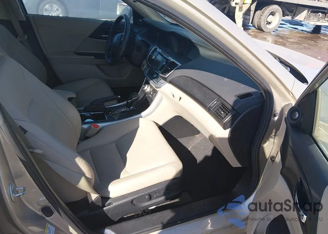 1HGCR6F72EA009540: 44330798