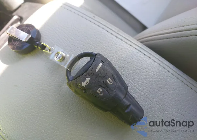 YS3FD49Y771013758: 44330833