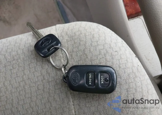 JTDBR32EX32007104: 44332037