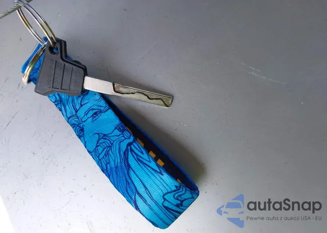 WDBKK47F6WF035800: 44332479