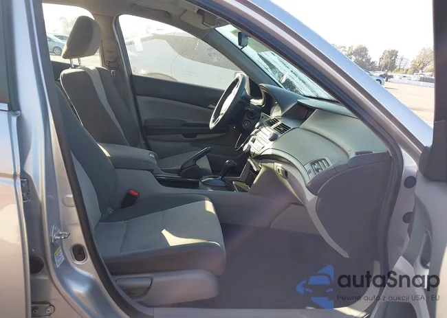 1HGCP2F37AA183268: 44331715