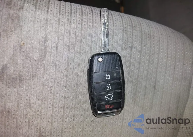 KNDMA5C18G6173076: 44333055