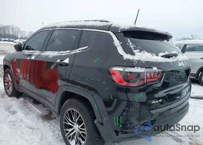 3C4NJDBB8LT251817: 44333088