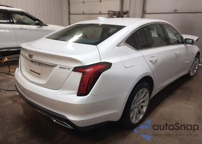 1G6DS5RK2L0155668: 44333555