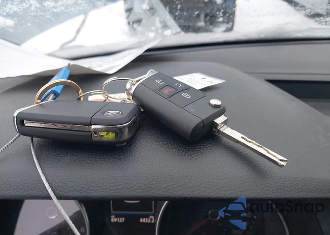 3VV2B7AX3KM083903: 44332842