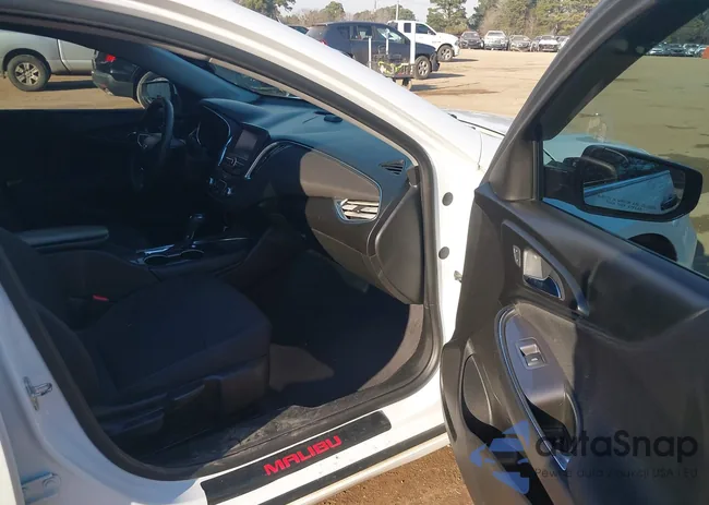 1G1ZD5ST8JF277048: 44333905