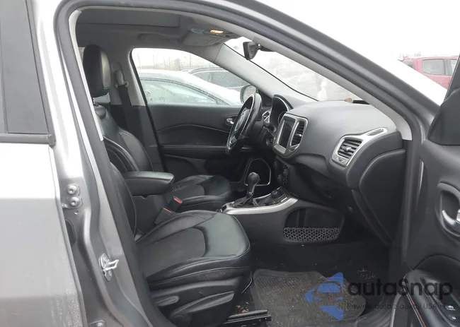 3C4NJDBBXJT112222: 44335428