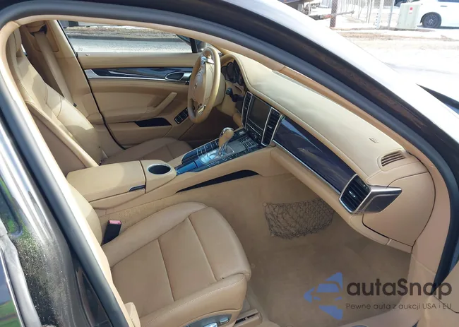 WP0AA2A70CL018574: 44334796