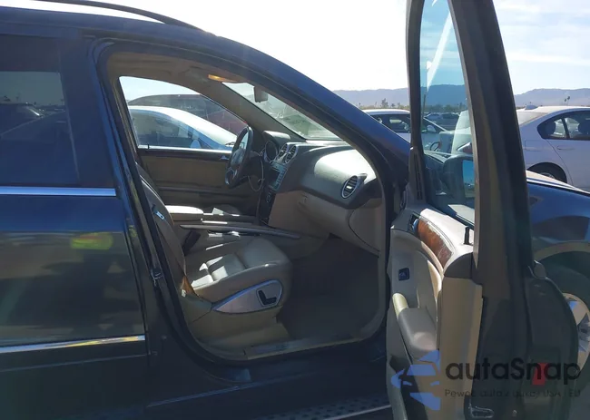 4JGBB8GB3BA695883: 44336169