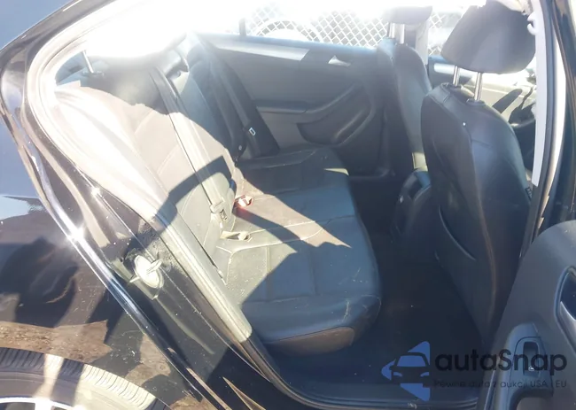 3VWDB7AJ9HM230105: 44336253