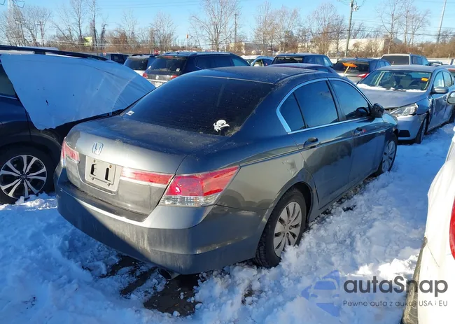 1HGCP2F38CA103852: 44336737