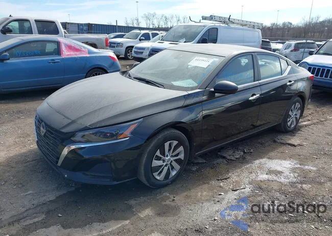 1N4BL4BV4RN417417: 44339221