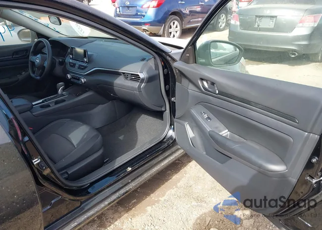 1N4BL4BV4RN417417: 44339221