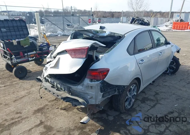 3KPF24AD0KE038996: 44339397