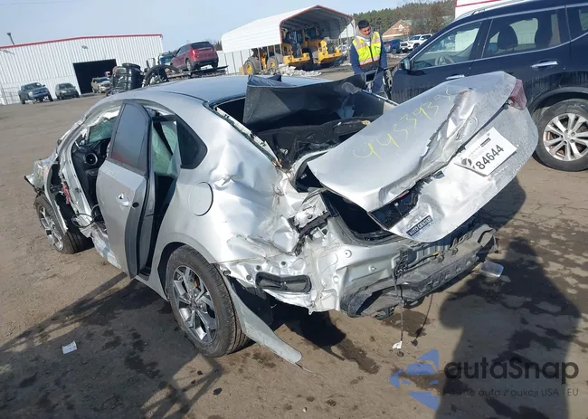 3KPF24AD0KE038996: 44339397