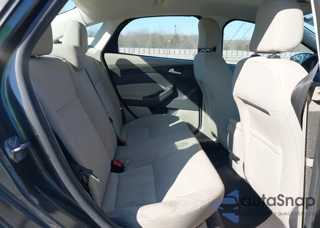 1FADP3F27JL252017: 44339459