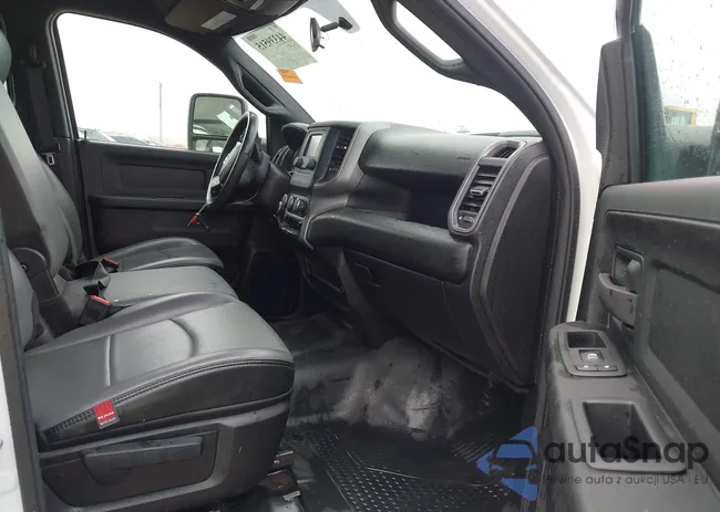 3C6UR4HJ1RG215821: 44339515