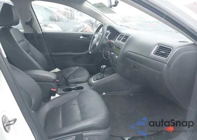 3VWD17AJ3EM266161: 44338563