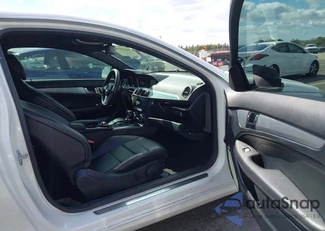 WDDGJ4HB6FG394649: 44339996