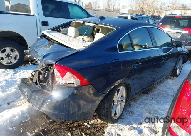 YV1612TKXF1353553: 44340466