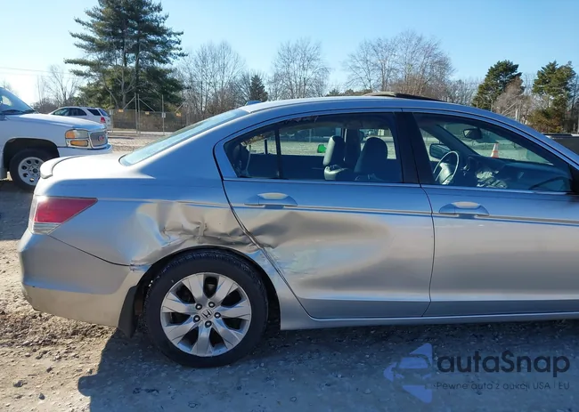 1HGCP26818A082782: 44339659