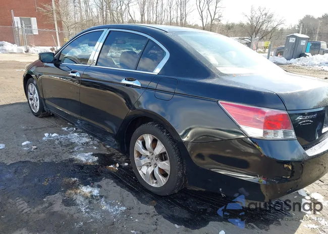 1HGCP2F30AA045121: 44342530